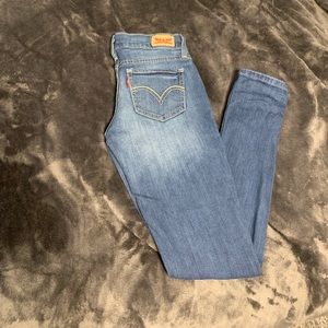 Levi’s 524 skinny jeans 😏